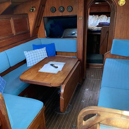 Unique Wooden Sail Yacht + 2 Bikes Included! 호텔 산트 아드리아 데 베소스 외부 사진