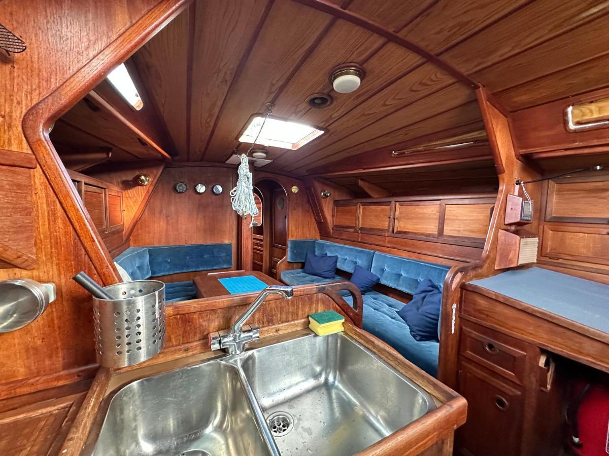 Unique Wooden Sail Yacht + 2 Bikes Included! 호텔 산트 아드리아 데 베소스 외부 사진