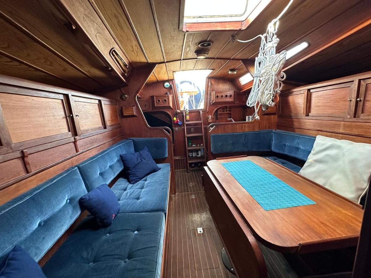 Unique Wooden Sail Yacht + 2 Bikes Included! 호텔 산트 아드리아 데 베소스 외부 사진