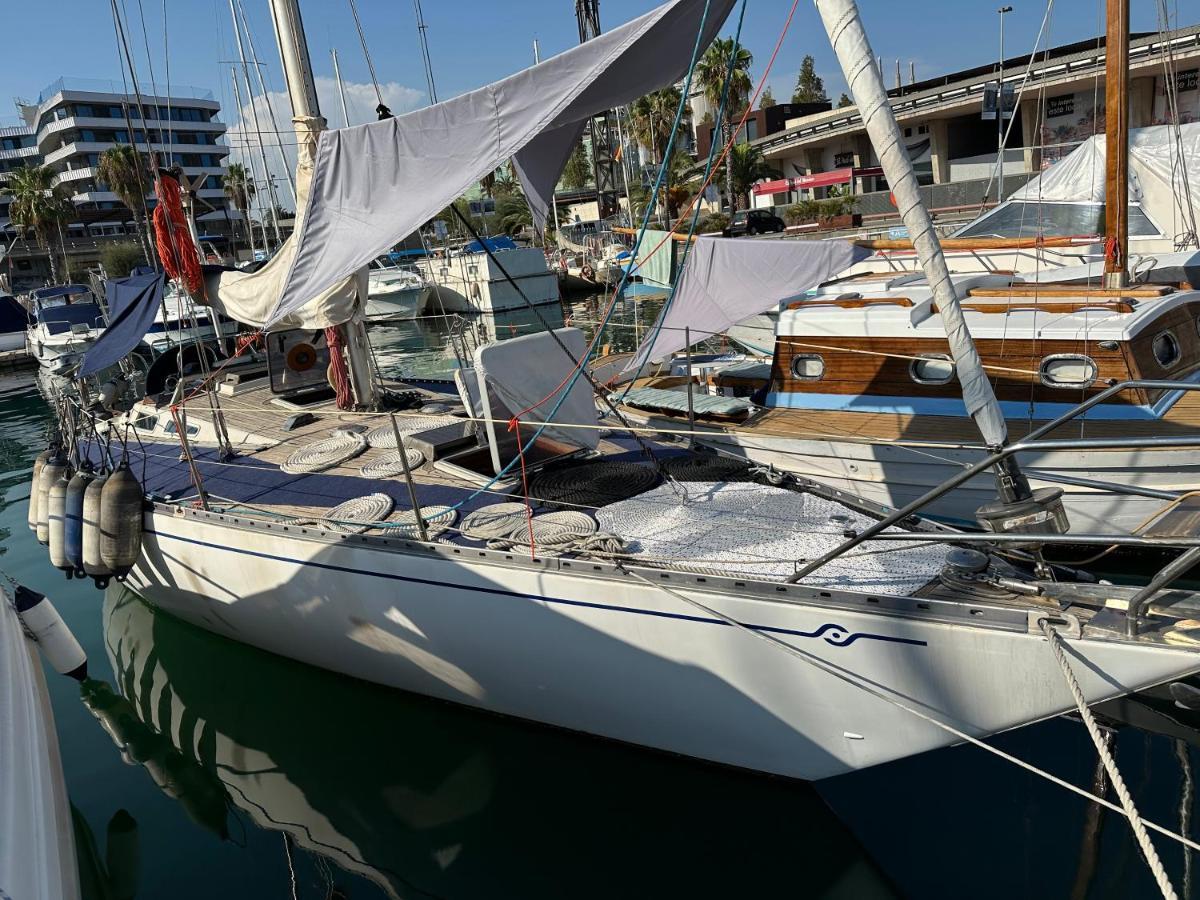 Unique Wooden Sail Yacht + 2 Bikes Included! 호텔 산트 아드리아 데 베소스 외부 사진