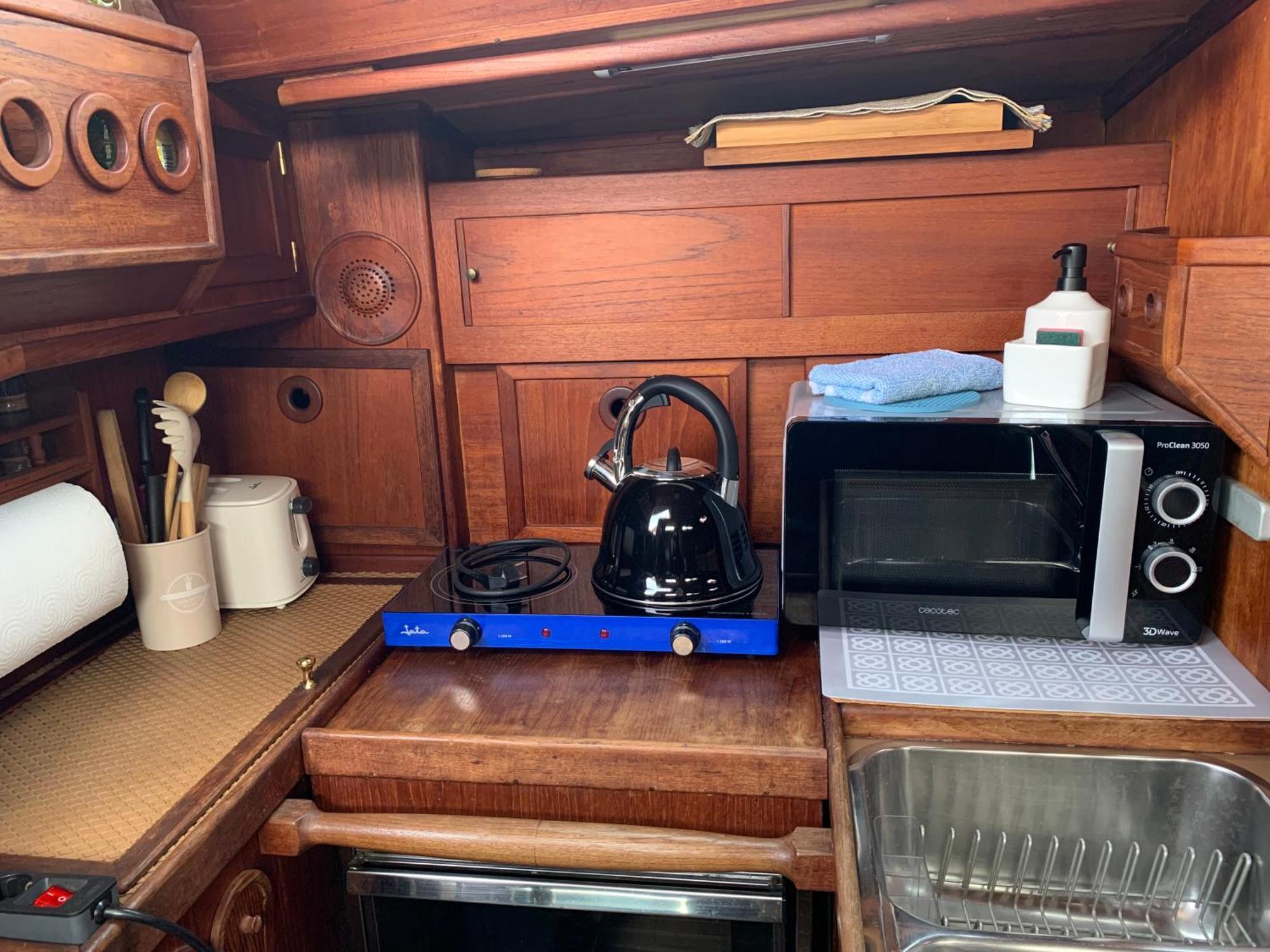 Unique Wooden Sail Yacht + 2 Bikes Included! 호텔 산트 아드리아 데 베소스 외부 사진